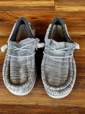 HEY DUDE Steel Gray Wally L Stretch Slip On Loafers Shoes Men’s size 9